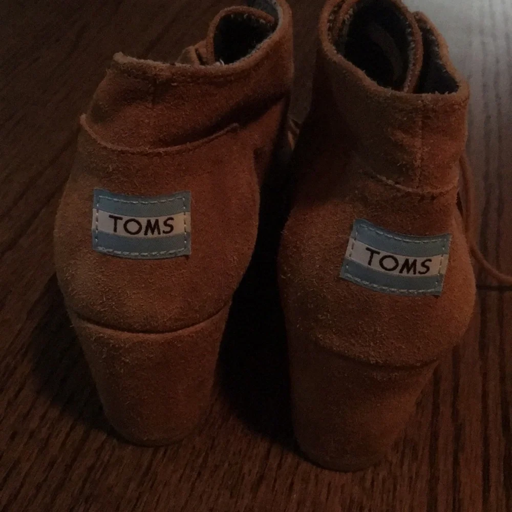 Toms desert booties